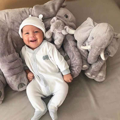 Bebe qui rigole avec Eddy l'Elephant